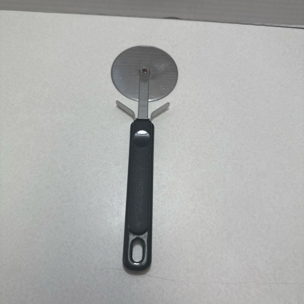 Vintage EKCO USA Pizza Cutter Pizza Wheel Slicer Black Handle 8.75”
